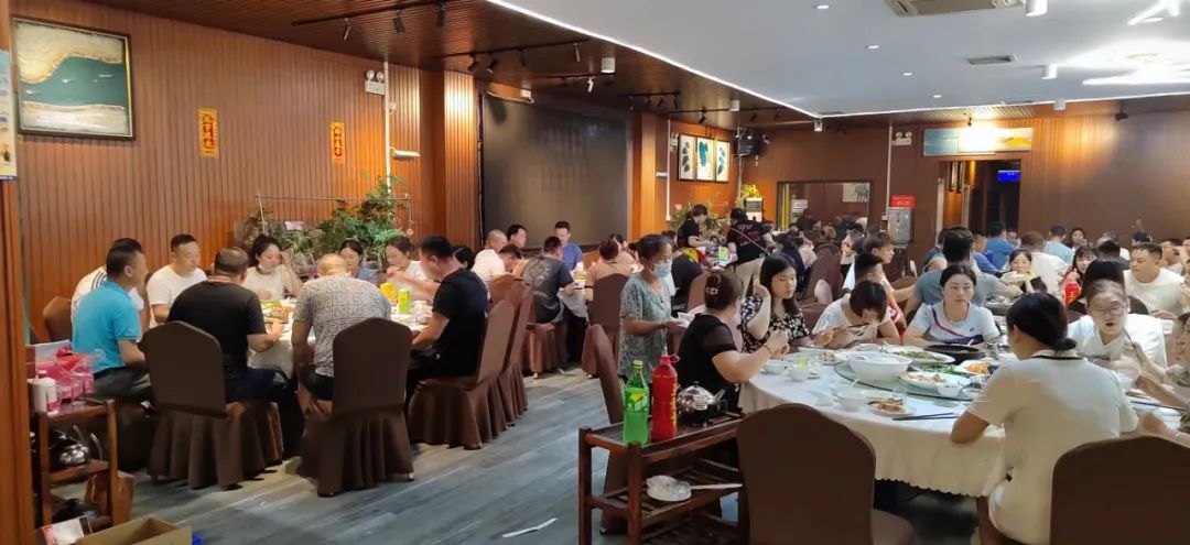 新品爆款上线，现场热闹非凡，展会持续进行中！